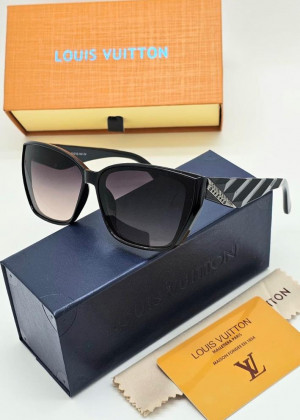 Набор солнцезащитные очки, коробка, чехол + салфетки 21193426