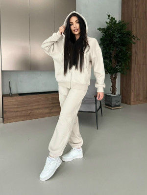 Спортивный костюм #23177621