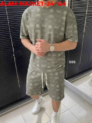 Костюм