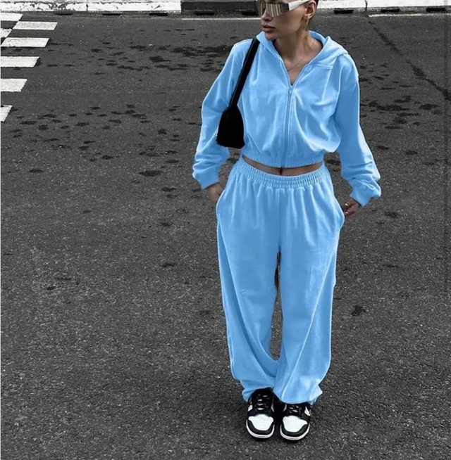 Спортивный костюм 22915638