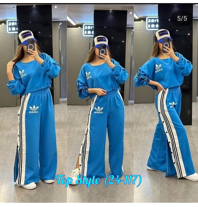 Спортивный костюм 22930979