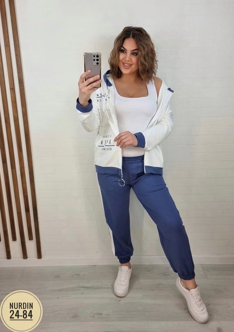 Спортивный костюм 22935655