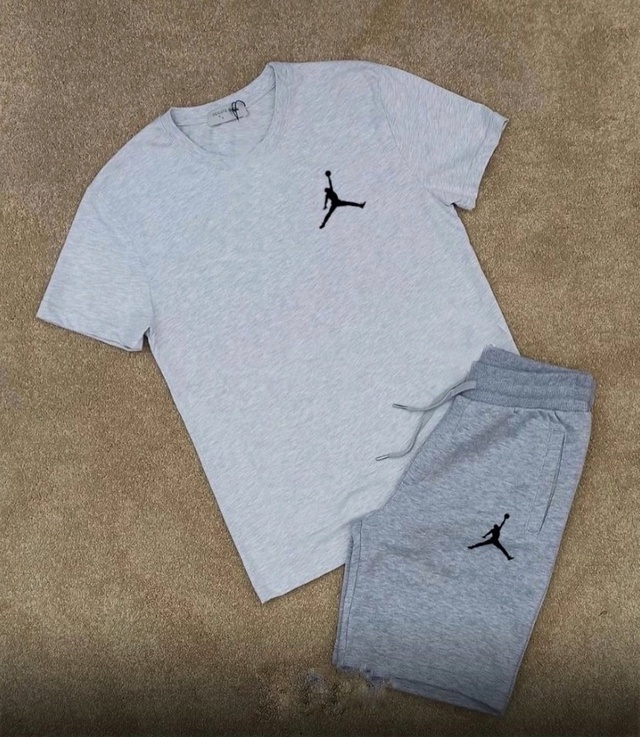 Спортивный костюм 22940456