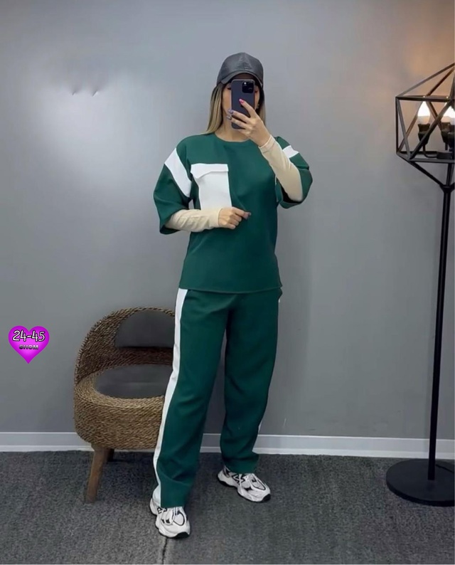 Спортивный костюм 22940731