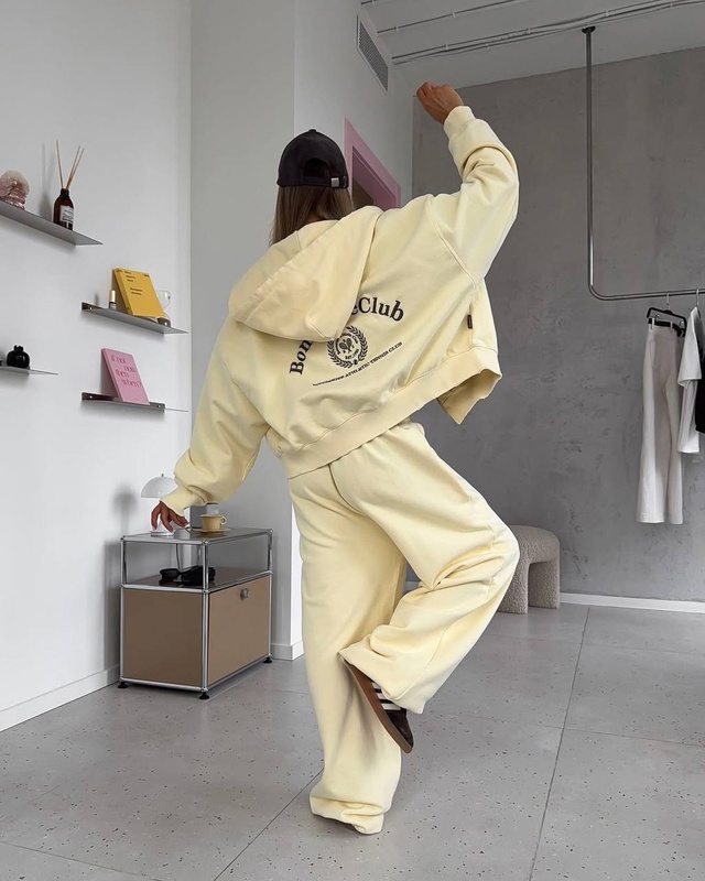 Спортивный костюм 22942684