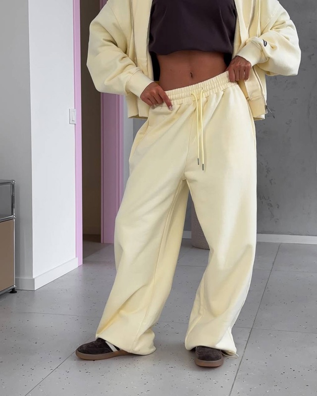 Спортивный костюм 22942684