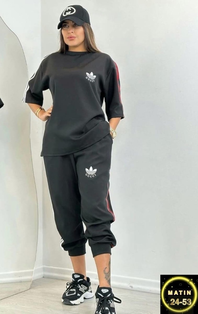 Спортивный костюм 22943841