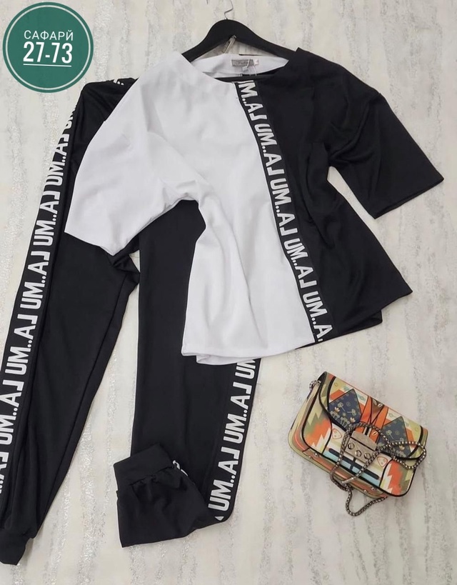 Спортивный костюм 22942839