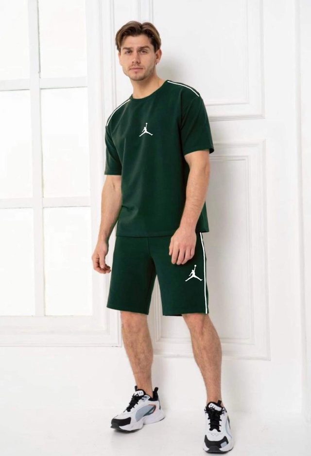 Спортивный костюм 22946517