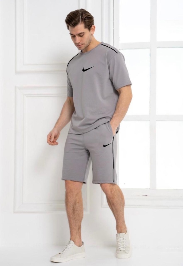 Спортивный костюм 22946517