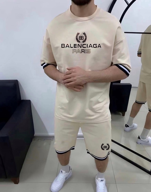 Спортивный костюм 22949570