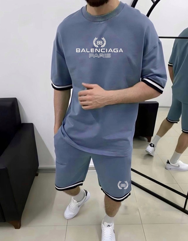 Спортивный костюм 22949570