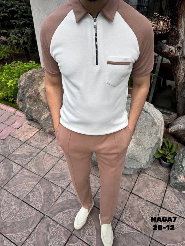 Спортивный костюм 22948903