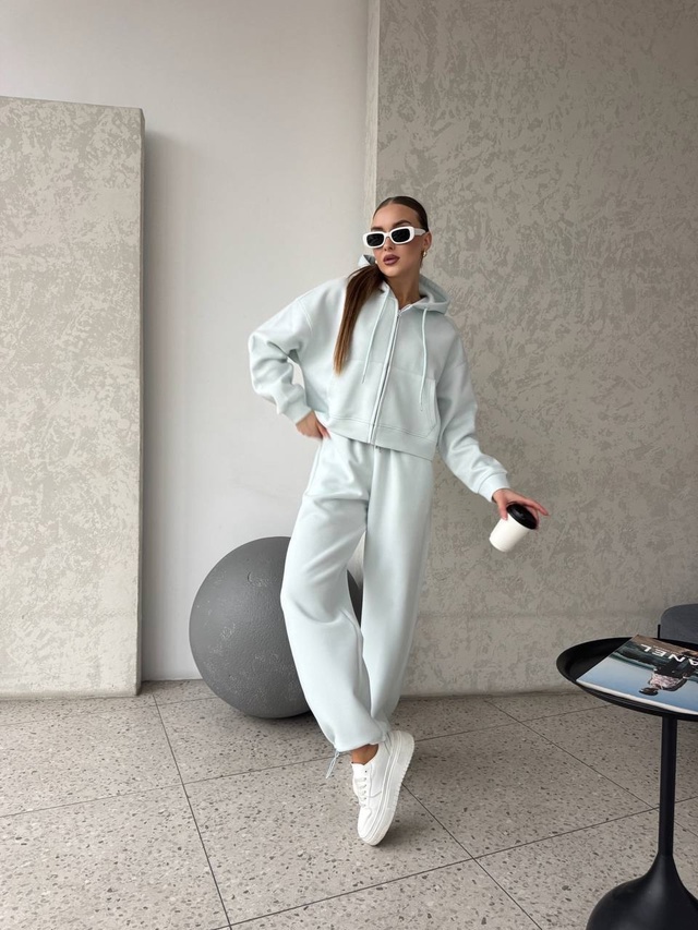 Спортивный костюм 22951257