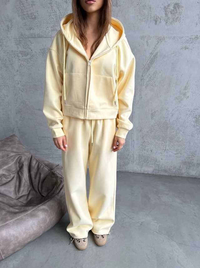 Спортивный костюм 22951262