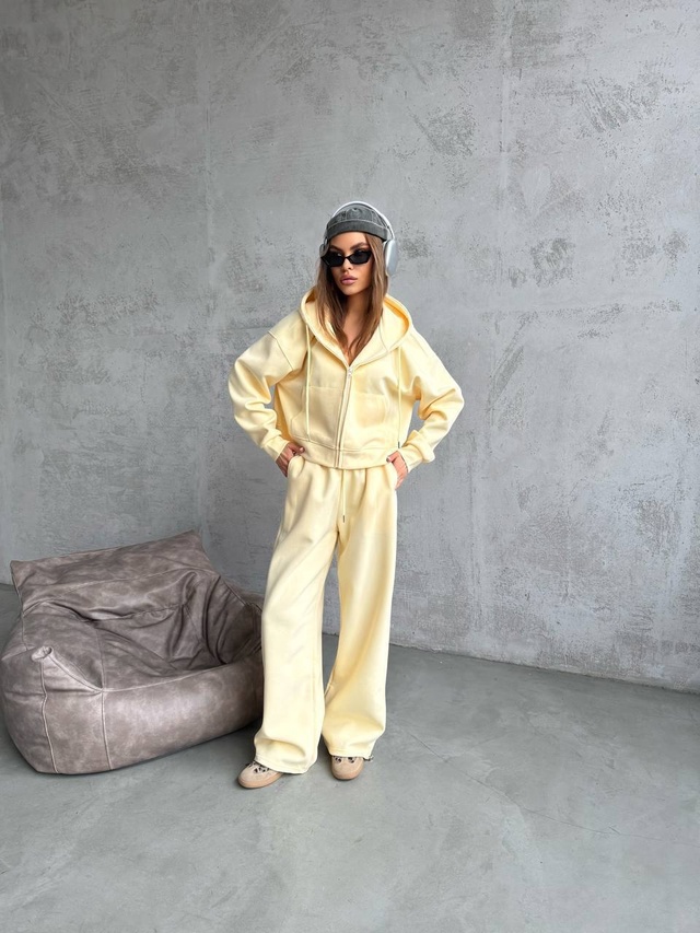 Спортивный костюм 22951262