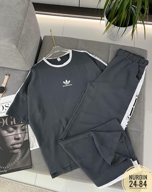 Спортивный костюм 22961924