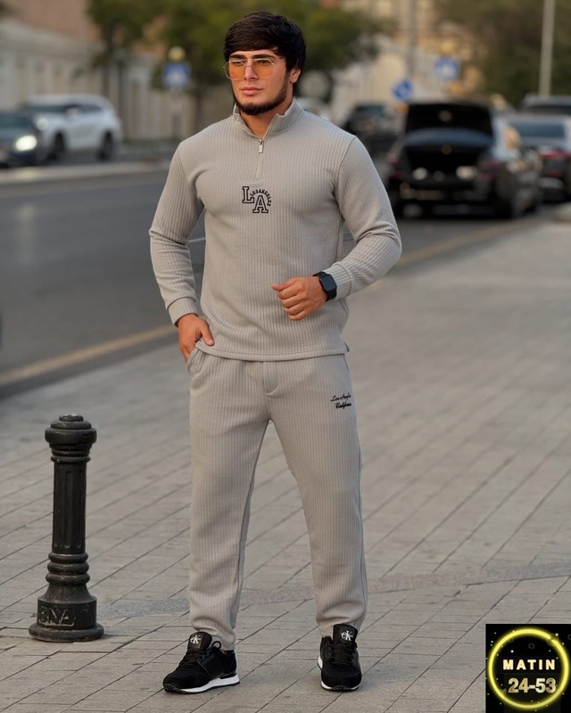 Спортивный костюм 22971089