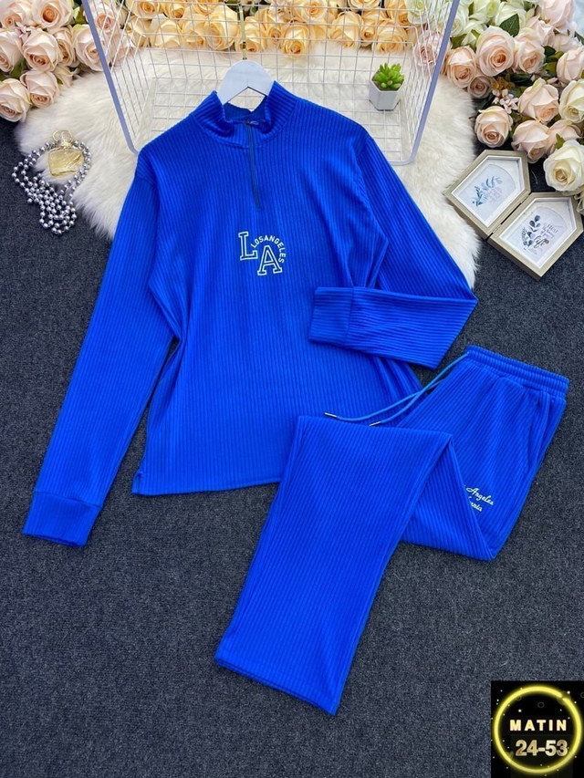 Спортивный костюм 22971089