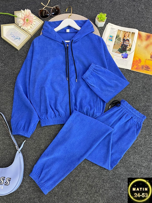 Спортивный костюм 22975982