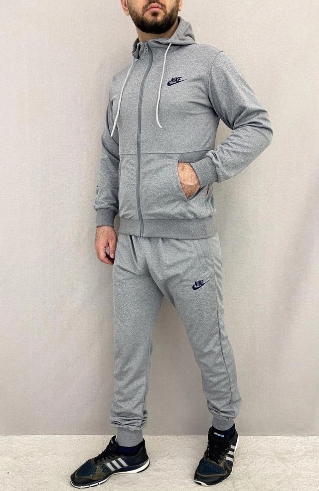 Спортивный костюм 22979394