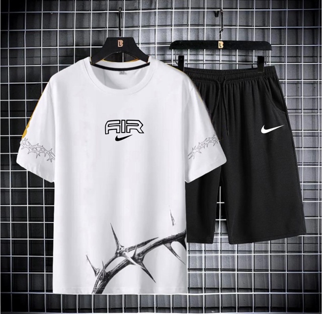 Спортивный костюм 22979458