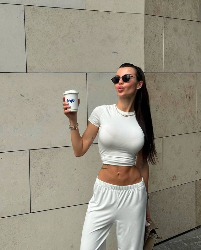 Спортивный костюм 22988198