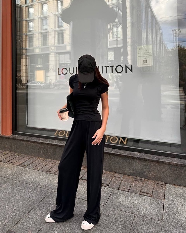 Спортивный костюм 22988198