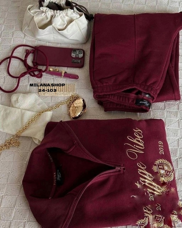 Спортивный костюм 22993913