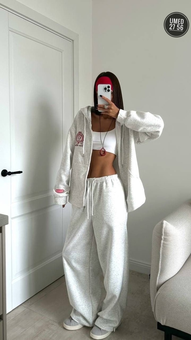 Спортивный костюм 22995440