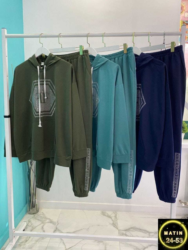 Спортивный костюм 22996614