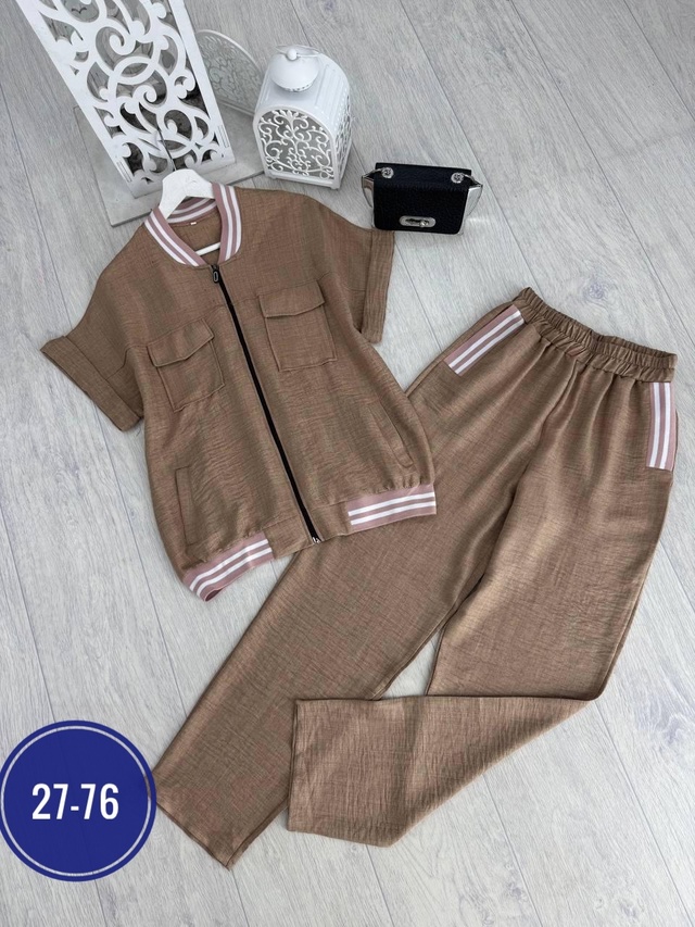 Спортивный костюм 22999610