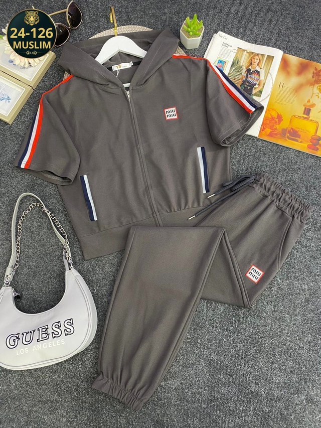 Спортивный костюм 23007678