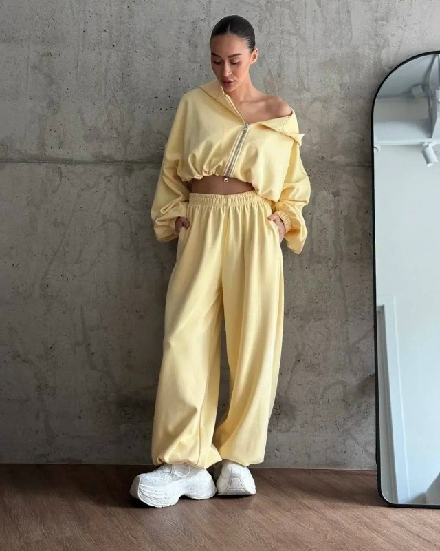 Спортивный костюм 23042291