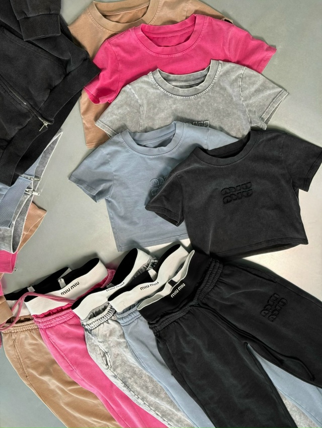 Костюм 23045198