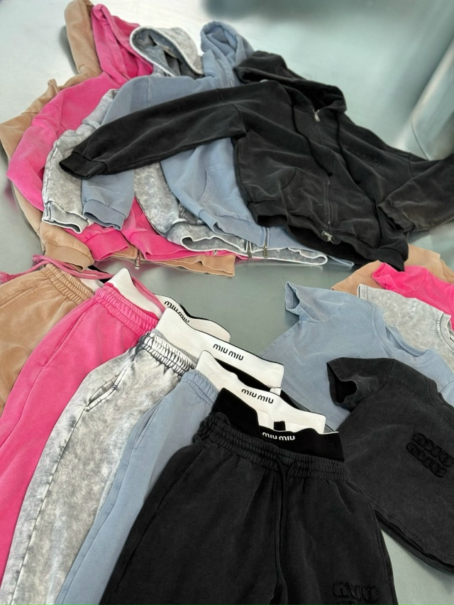 Костюм 23045198