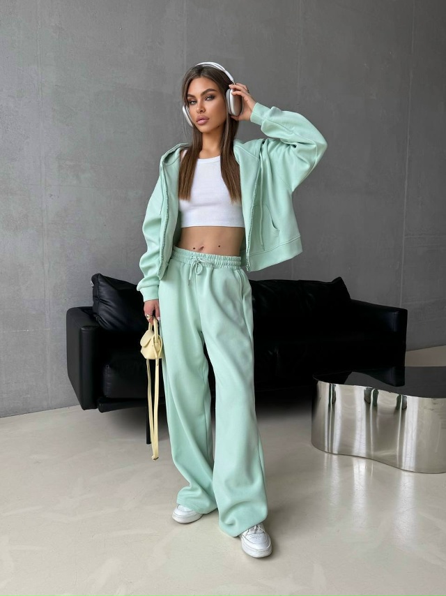 Спортивный костюм 23045858