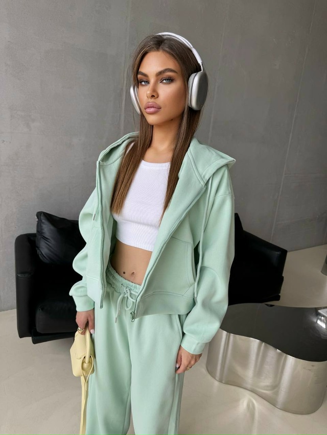 Спортивный костюм 23045858