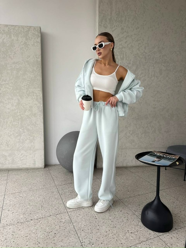 Спортивный костюм 23045855