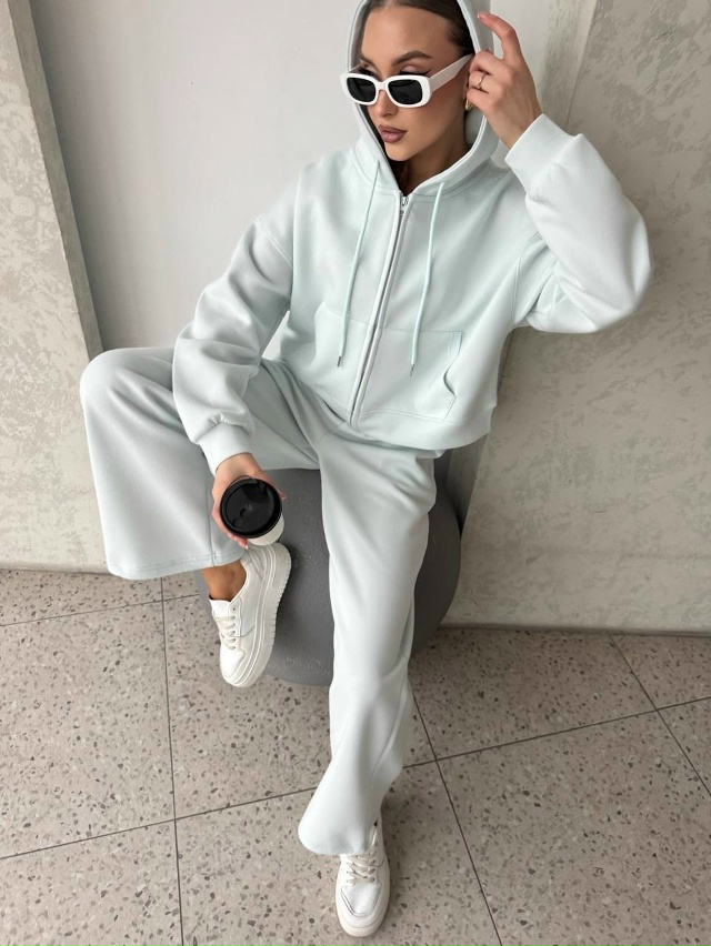 Спортивный костюм 23045855