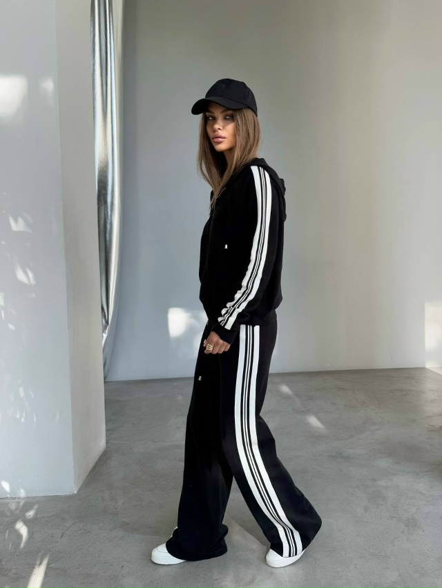 Спортивный костюм 23048272