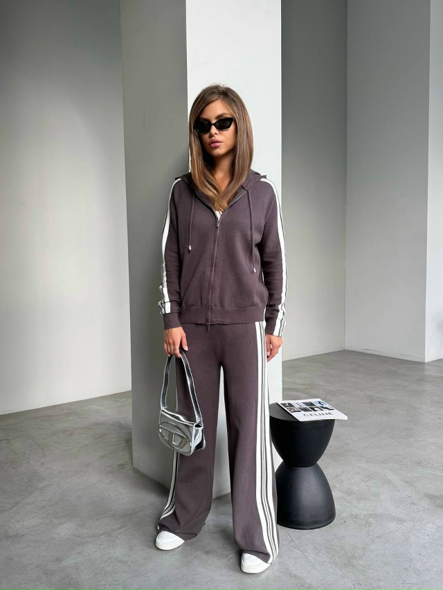 Спортивный костюм 23048130