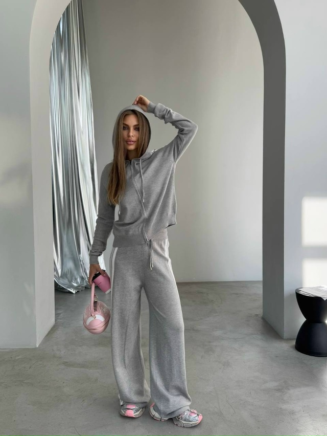 Спортивный костюм 23048129