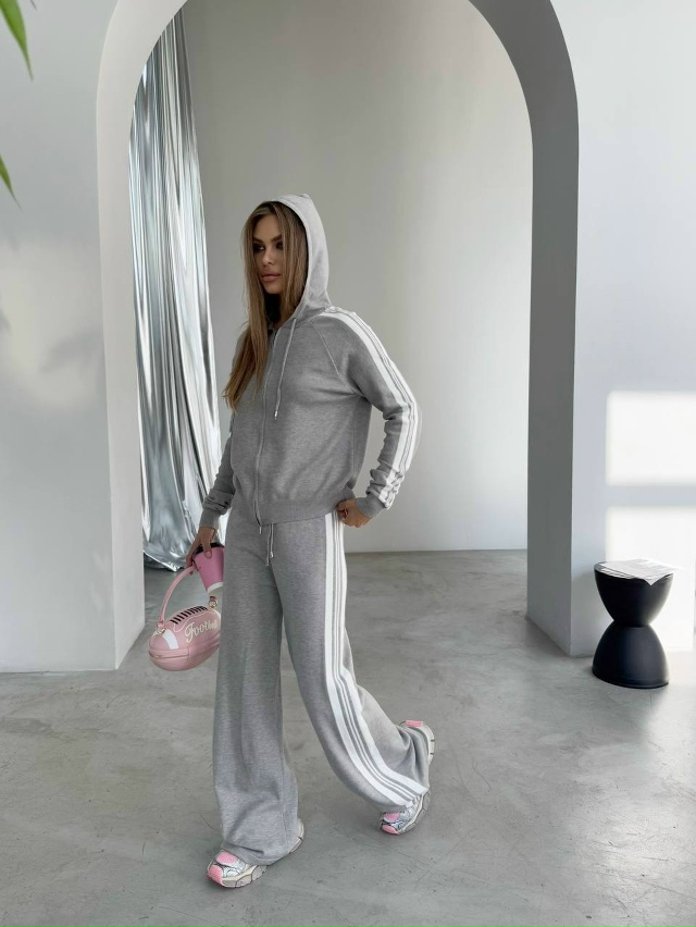 Спортивный костюм 23048129