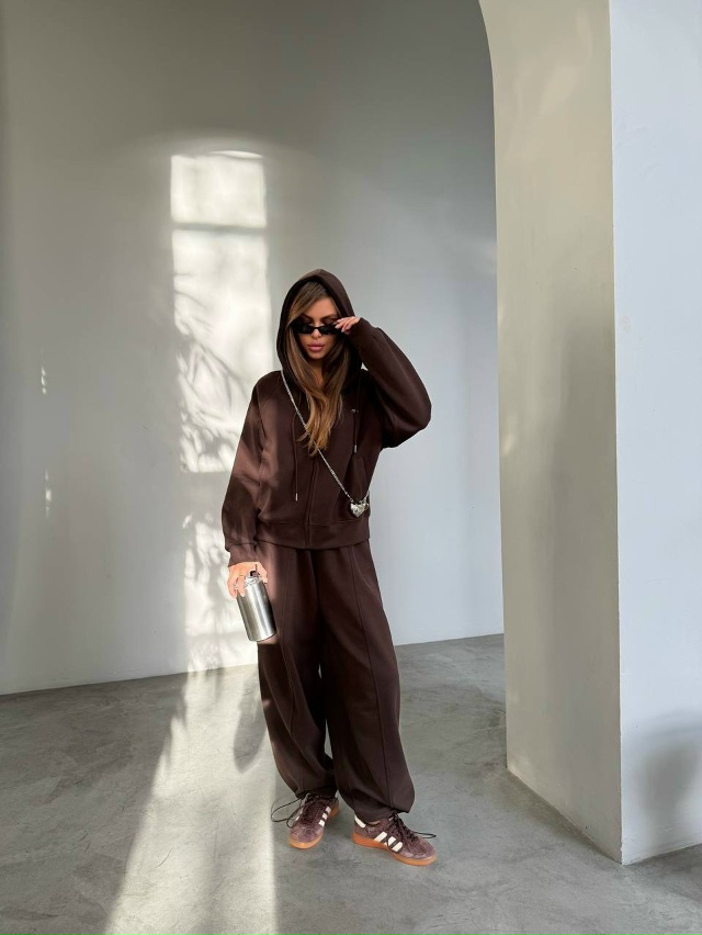 Спортивный костюм 23048739