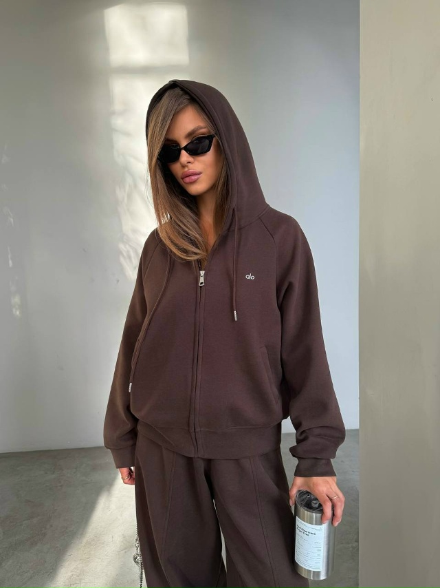 Спортивный костюм 23048739