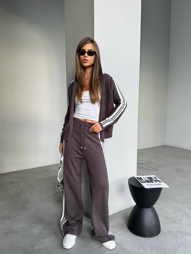 Спортивный костюм 23048130