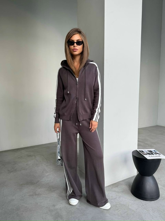 Спортивный костюм 23048130