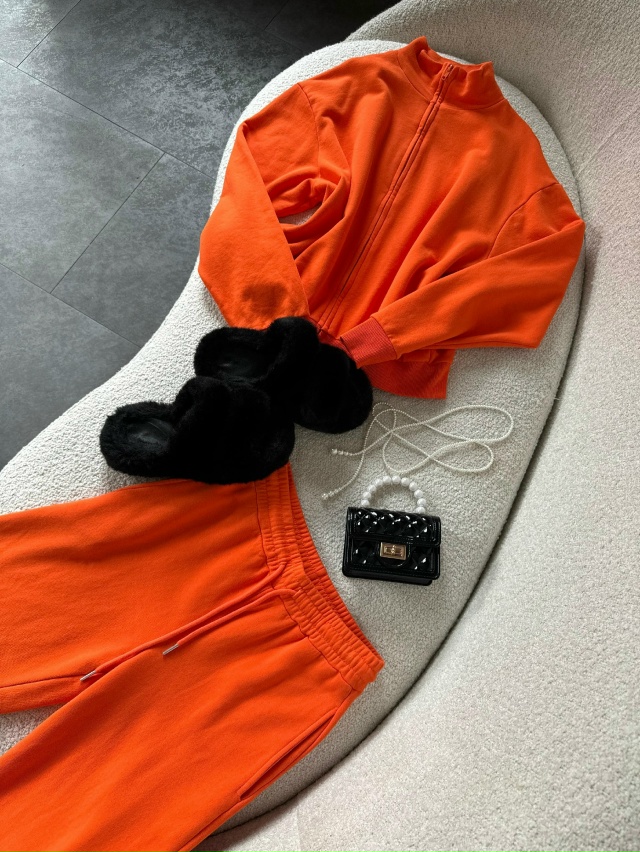 Спортивный костюм 23057443