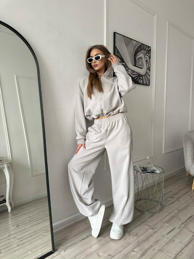 Спортивный костюм 23065398